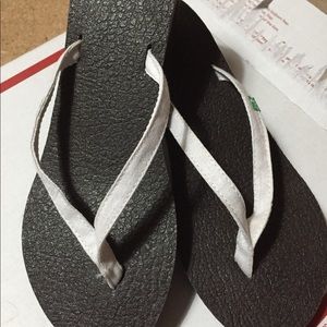 Sanuk sandals